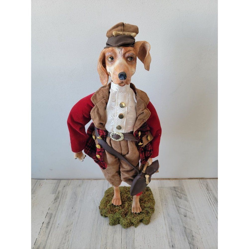 Anthropomorphic hound dog catcher Master‎ Huntsman